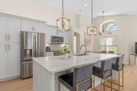 Renovated villa w private pool & bbq - close to magic theme parks!!