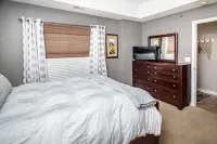 8104 Towers, Beautiful Condo! Quiet! Elevators, Indoor/Outdoor Pools. Free Wifi