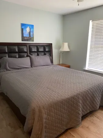 The Canal Riverfront Getaway Отели рядом с достопримечательностью «Ривербанкс Зу энд Гарден»