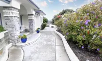 Sparkling Clean, Private & Quiet! Amazing Ocean Views [6]