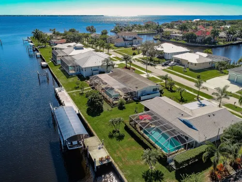 NEW MODERN 3BR / 2BA WATERFRONT HEATED POOL DOCK PATIO DIRECT GULF ACCESS BEACH