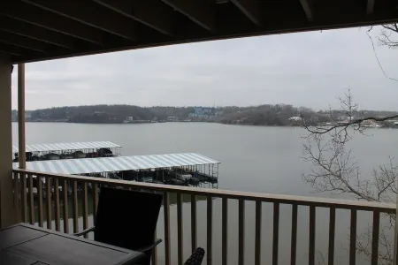 Freshly Remodeled Condo with amazing Grand Glaze View!