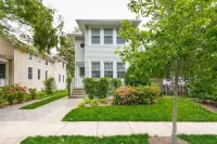 Spacious 2BR 2Level Apt - Walkable to metro!