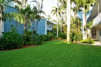 BEACH, POOL, SUNSETS in the Heart of Old Naples!