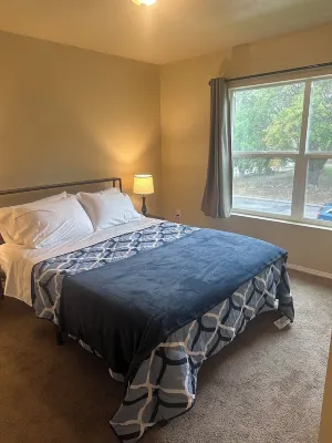 Charming 2-bedroom apartment with AC, WiFi in marvelous Missoula Các khách sạn gần Mt Sentinel trail hike