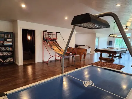 Spacious Riverside Four Bedroom Retreat