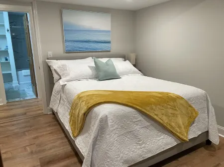 Oasis Luxe Suite—Steps from Mayo Clinic Hospital Отели рядом с достопримечательностью «Каскейд Медоу Уэтлендс»