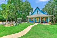 Lakehouse Retreat with Game Shed-4 minute walk to Beach, Fishing Cove,& Trails!
