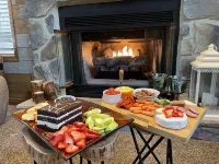 Hot Tub! Fire Pit, Golf Cart, Fall Hiking, Holiday Memories & Coffee Experience