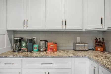 Barn! B-Ball Court/Mini Golf/Sports Bar/Tiki Bar/Theater/Arcade/Hot Tub/Fire Pit Отели в г. Racine County