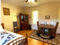 Bunkhouse Seventy-Four - Cute, quaint and just minutes from Jacksonville, IL