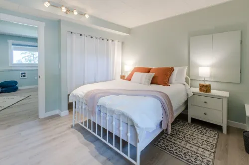 Ocean View Manzanita home - walk to beach and town!