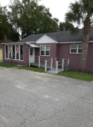 1 Southern Charm is a Private Studio is 4 Miles from Downtown Charleston