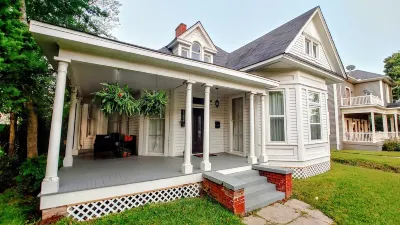 Historic Eglin House Hotels near Shreveport Convention Center