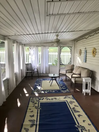 The Beehive at Bigfoot Hollow