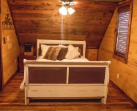 Cabin on Water!!GORGEOUS! Best property on the Caddo River In Glenwood Arkansas!