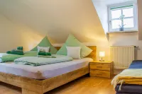 Centrally located apartment with mountain and lake views. 5 min. from the lake.