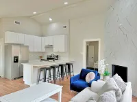 Grandscapes! Centrally located near The Colony Shoreline, No Chores