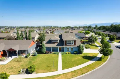 Three Suites Lodge, Full Private Bathrooms! Hotel a 