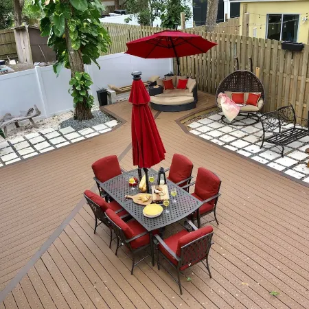 Perfect Summer backyard, Steps to Beach, Bikes, boogie-board, bunk beds, Grill