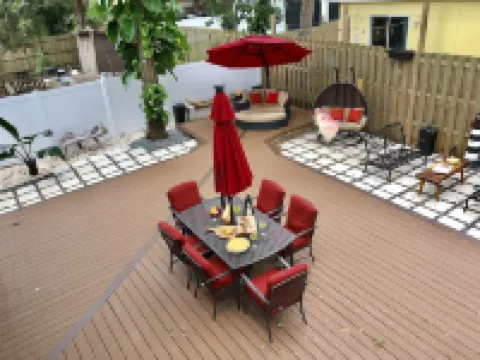 Perfect Summer backyard, Steps to Beach, Bikes, boogie-board, bunk beds, Grill