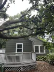 The Den w/ Pool Table & Outdoor Bar - 10 min walk to beach! Hotel in zona Busted Wrench Garage Museum