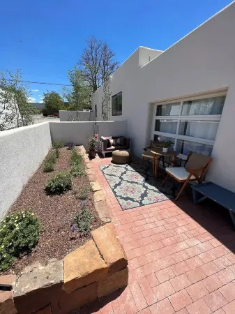 New Studio Apartment Less than a Mile From Plaza Отели рядом с достопримечательностью «Публичная библиотека Санта-Фе»