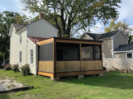 Dollhouse in Central Historic St Michaels