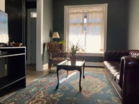 Moravian 5 bedroom townhouse