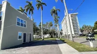 Downtown Bradenton Bliss: 3-Bed Apartment Hotels near Central Library