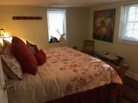 King Bed in Farmhouse on rural sheep and goat farm Hotels near Kroger