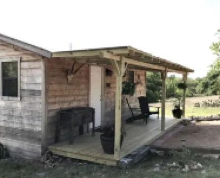 Private, quiet, rustic cabin. Minutes from Old Tunnel State Park