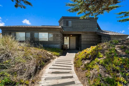 Oceanfront Retreat Pajaro Dunes Beach, crashing wave views, private beach