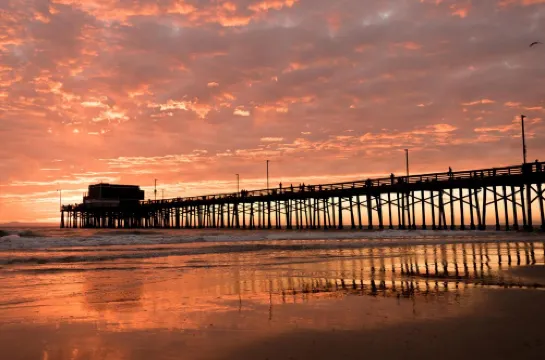 2-blocks to beach, Private Rooftop Deck!