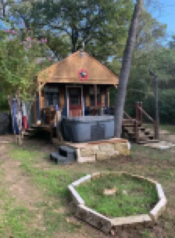 Private Cabin with hot tub. Nestled in the Woods just off Lake Limestone, Texas.