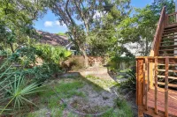 Spacious 3 bedroom townhouse - short walk to beach