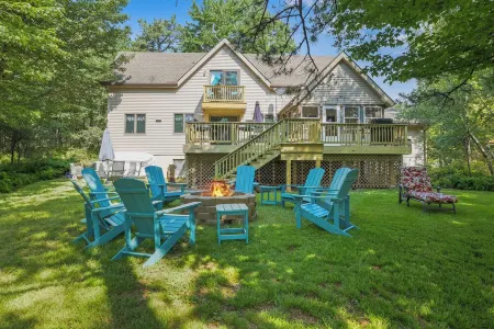 Minutes from Kalahari and Camelback, Lakefront Retreat!  Sleeps10+, GameRm