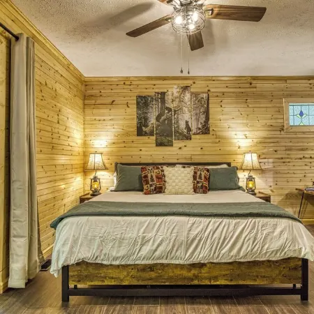 Smoky Mountain Haven!  Hot Tub, Private Deck & Cozy Vibes!