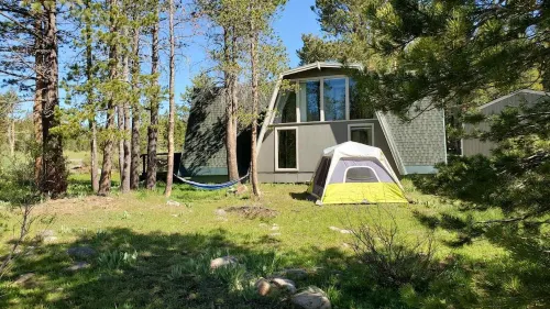 Modern Gambrel Cabin Near Ski Resorts - Chalets