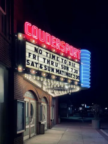 Main Street Lofts - Deluxe suite with balcony