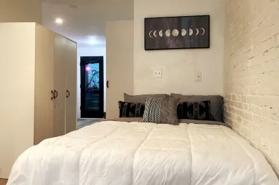 Renovated Boutique Studio in DC /Free Street Parking Hotels in Atlas District