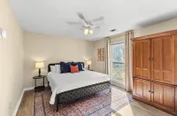 Modern 3 King Beds + Rocking Chair Front Porch & Back Patio. Near Downtown!
