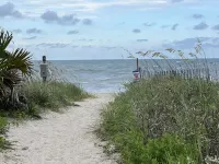 Edisto Beach Peach!—beautiful renovated condo on golf course & close to beaches