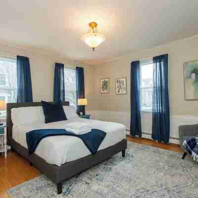 Re-listed: Adorable Condo Beverly - Salem - Halloween Rooms