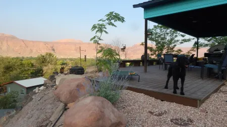 Downtown, Dog Friendly, Moab Home with Amazing View Отели рядом с достопримечательностью «Moab Valley»