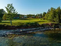 The Beachcomber at Dockside Resort - Near Bohemia and Trails Hotels in Keweenaw County