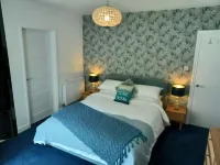 No.26 Marina View Apartment, Parking Permit Available, Harbour and Marina Views - Condos