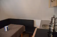 Near Hamburg - 4 bedrooms, 2 bathrooms, sleeps 6 S-Bahn and bus Hotels in Halstenbek