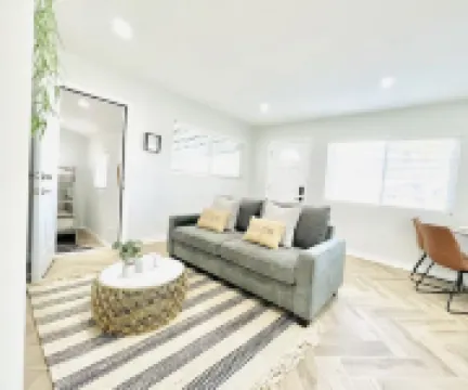 3628 Stylish and Cozy Mission Beach Cottage just steps away from the sand