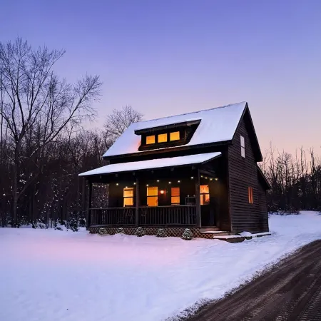 Cozy Catskill Cabin w/ 10-minute Walk to Downtown Catskill